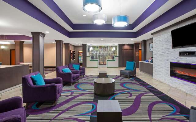 La Quinta Inn & Suites by Wyndham Pasadena North