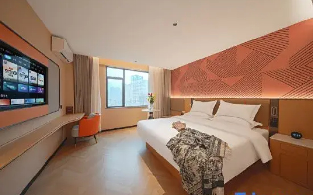 Mayfair Light Luxury Hotel (Fangchenggang Executive Center High-speed Rail Station Branch)