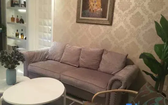 Lvxingjia Designer Audio-Visual Homestay