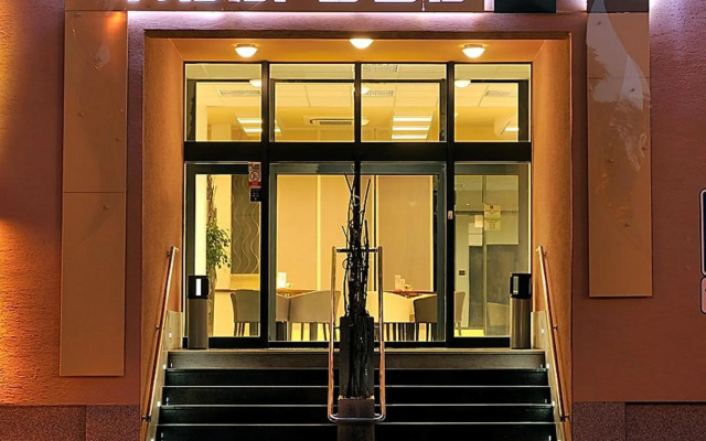 Melrose Apartments 2