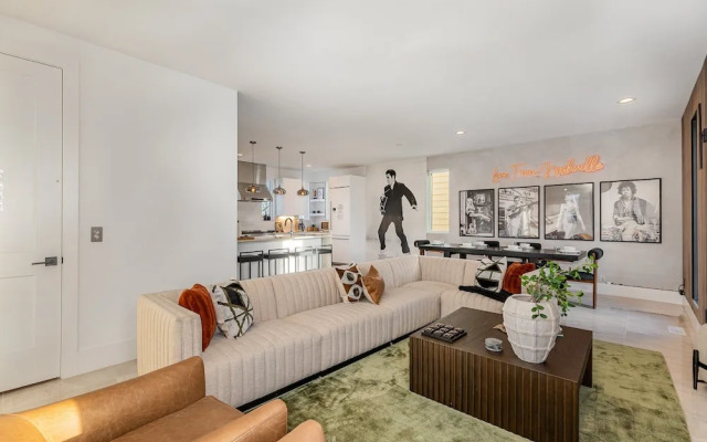 High Note-2 Rooftop Decks-3 Mins to Broadway