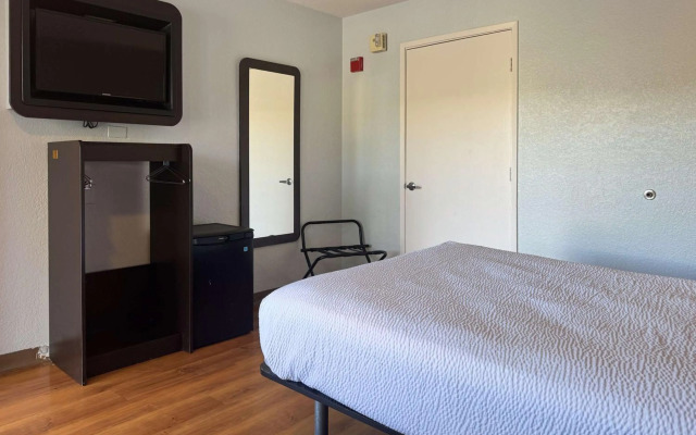 Motel 6 Simi Valley, CA