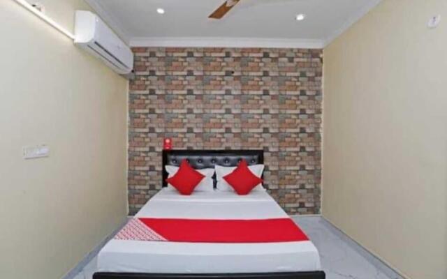 OYO 70049 Hotel Green Apple