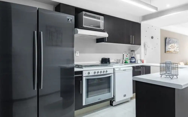 2BR Apartment With Jacuzzi - Pool - City Skyline