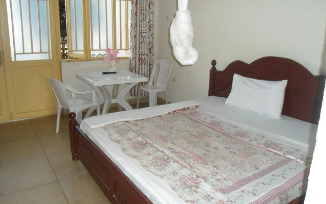 Airport luxury motel