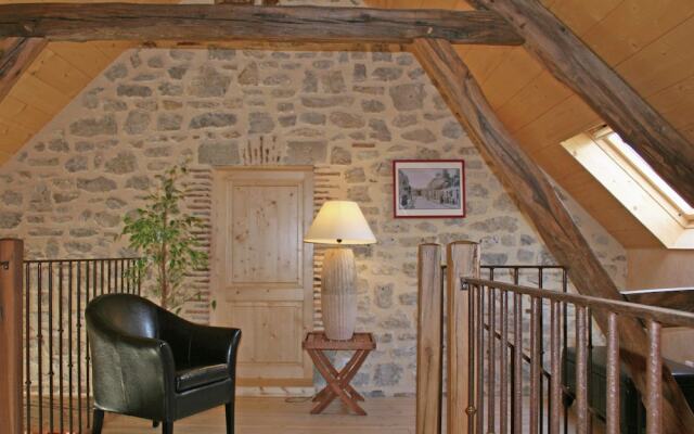 Fine Holiday Home in the Surroundings of Vitry-aux-loges Near Large Swimming Lake