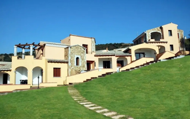 Residence with swimming pool near Budoni