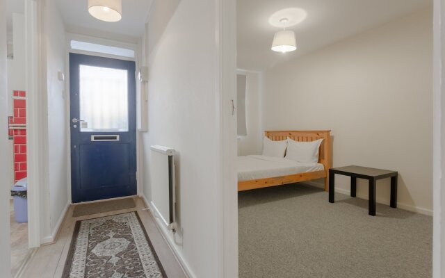 Spacious 2 Bedroom House in Bow