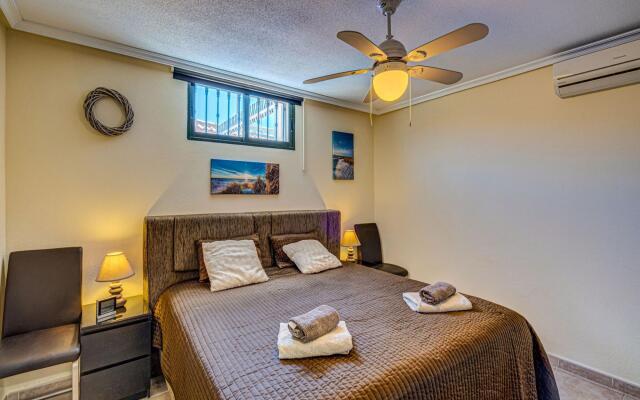 Inviting Holiday Home in Orihuela with Garden