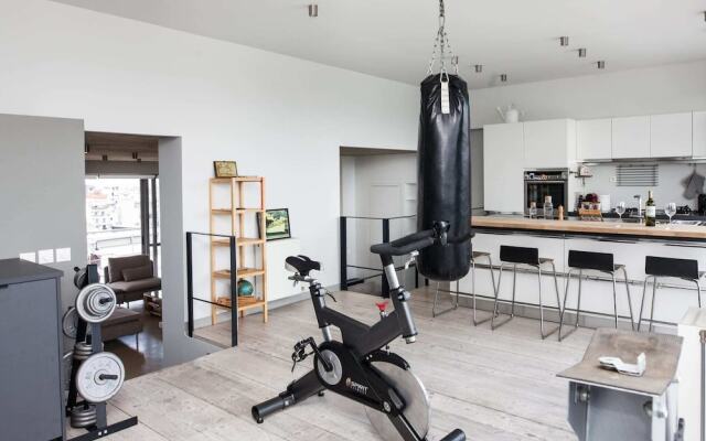 Penthouse w 360 View of Athens and Gym