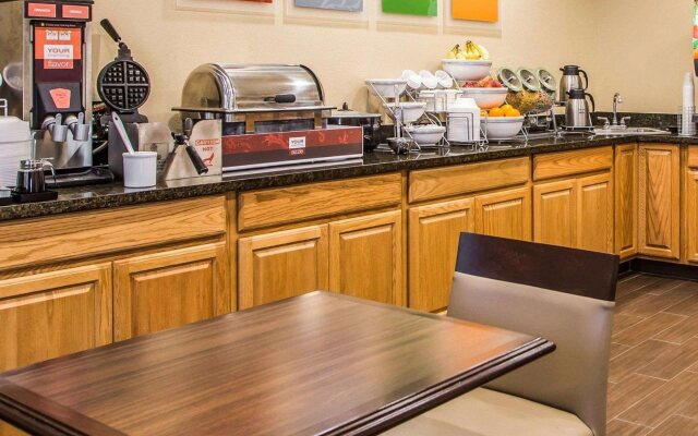 Comfort Inn & Suites Waterloo - Cedar Falls