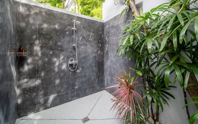 Serene 4br Seminyak Villa with Tropical