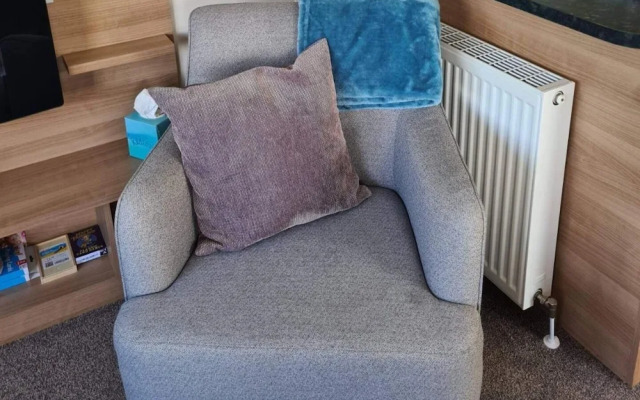 2 Bed Lodge - Sleeps 5 - Parking - Pets - Wifi