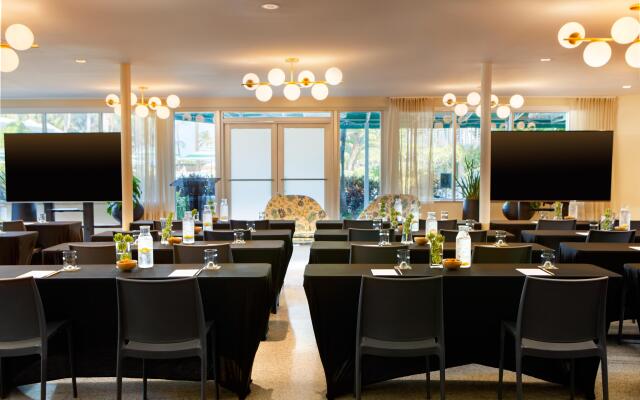 Kimpton Surfcomber Hotel by IHG