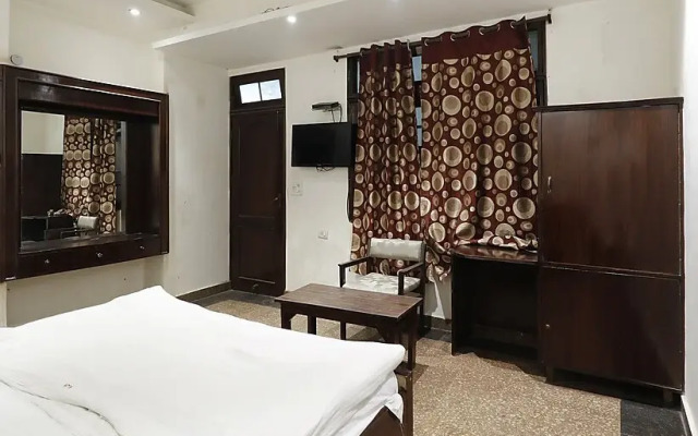 White House Tourist Lodge