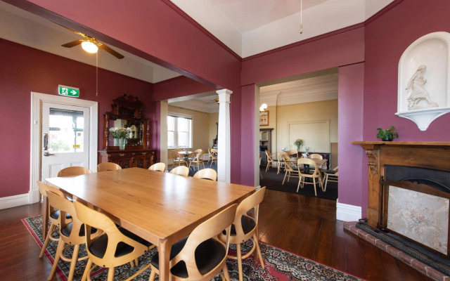 Anchorage Seafront Hotel