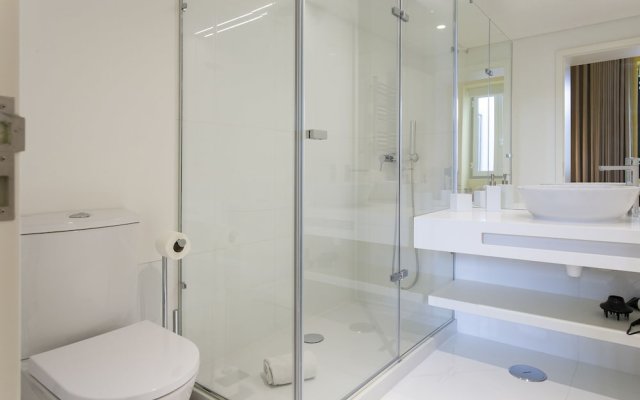 JOIVY Sublime 2BR Apt on Restauradores Sq., nearby Rossio Station