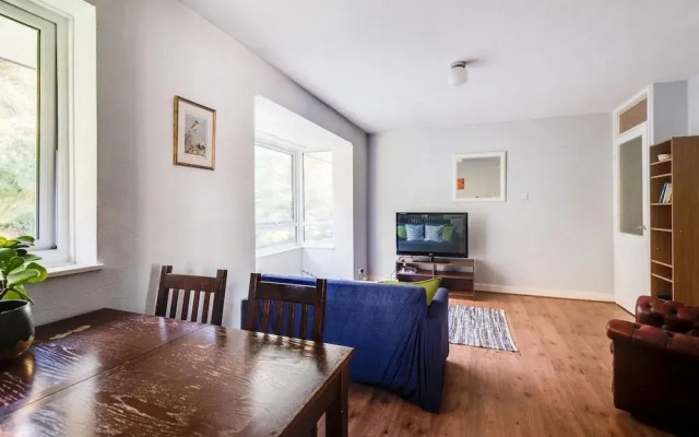 Top-floor Bright Sunny 3-bedroom Flat Sleeps 4