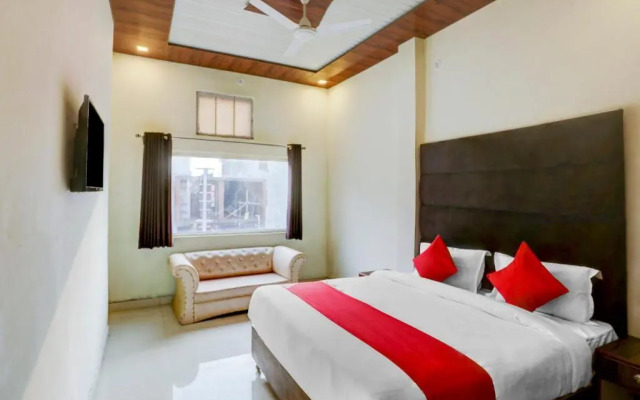 OYO 86157 Hotel Haveli Inn
