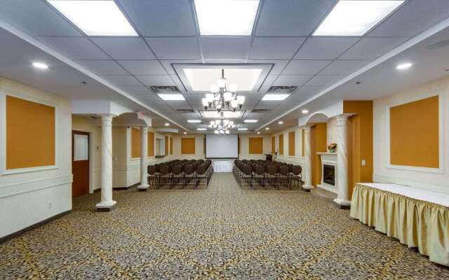 Monte Carlo Inn Barrie Suites