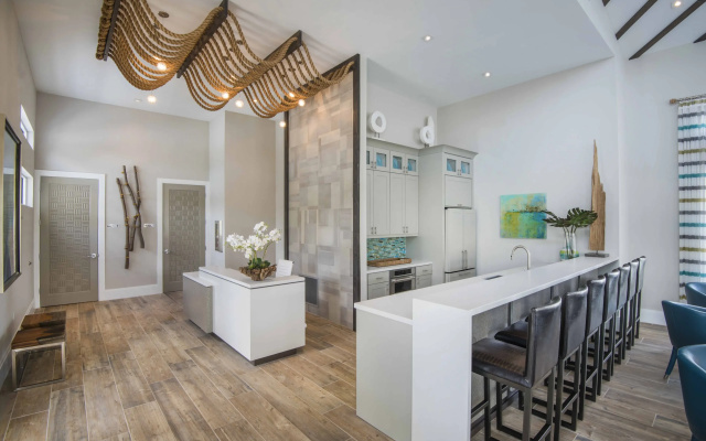 Magical 6-bedroom w/ pool , Kissimmee, US
