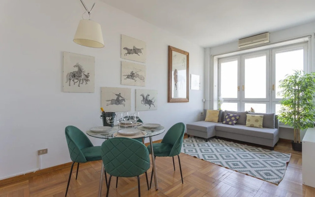 Skyline view Biancamano 1 bdr with balcony by Rentopolis