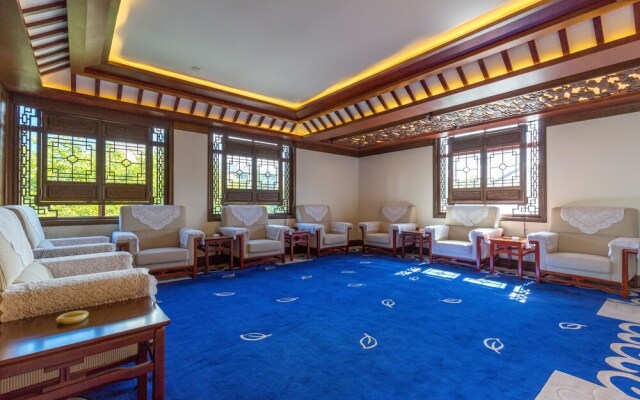 Zuixi Pavilion Travelling With Hotel
