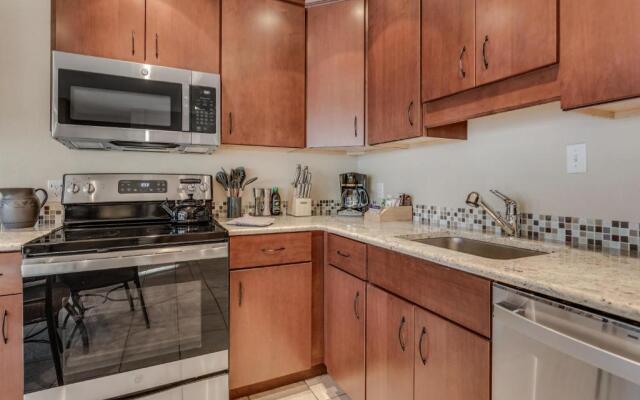 Laurelwood Condominiums Studio Premier Unit 301