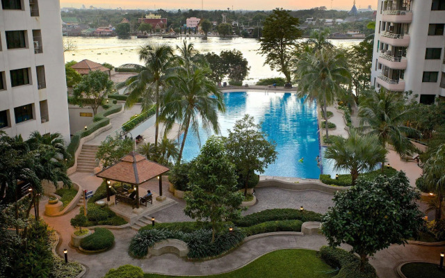 Riverine Place Hotel and Residence