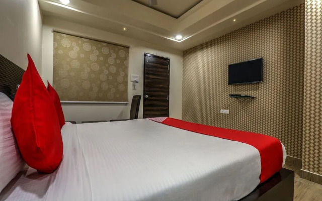 Oyo 14859 Ulavacharu Hotels
