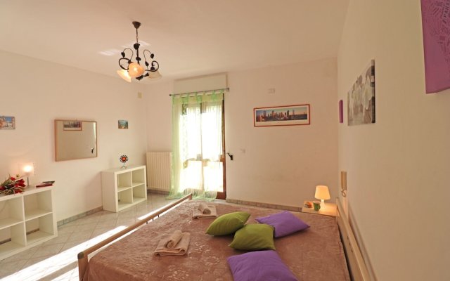 Central Apartment With Wi Fi, Air Conditioning And Balcony Pets Allowed