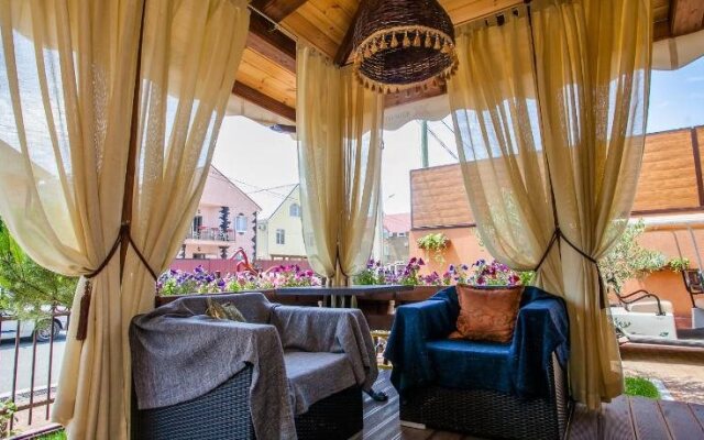 Zhemchug Village Hotel