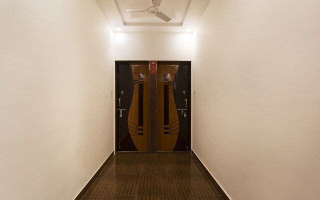 OYO 9906 Hotel Hill Top House