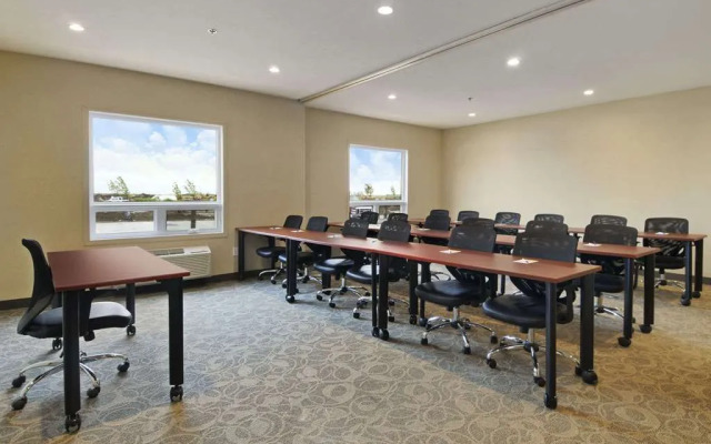 Days Inn - Regina Airport West