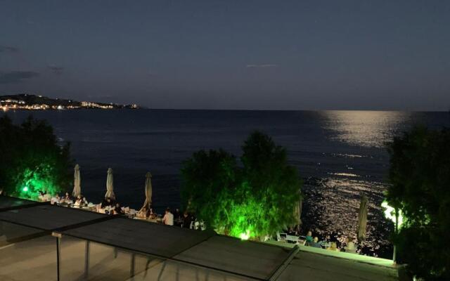 Central Urban Luxury Sea View Apt Since 2009