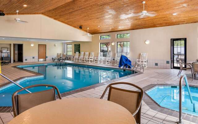 White Pines Inn & Suites