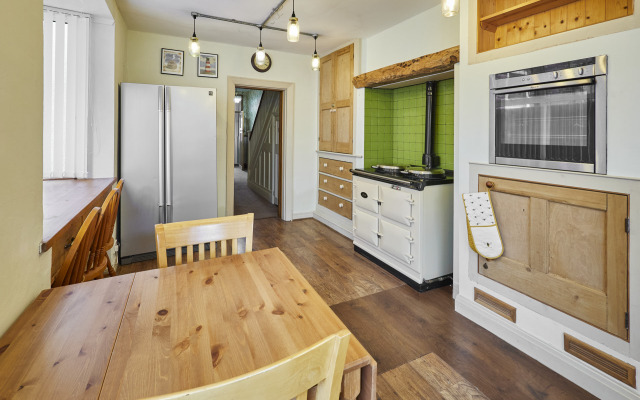 Host Stay Cromwell House