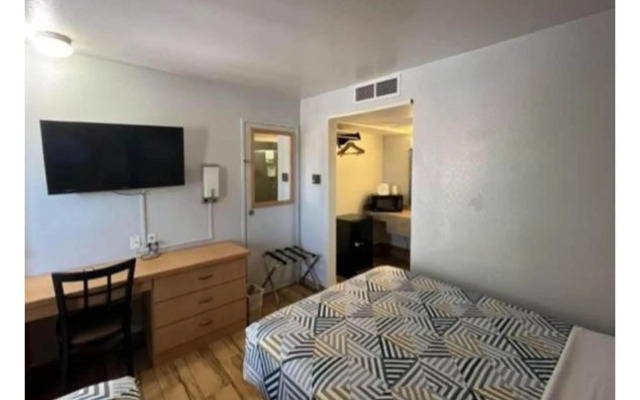 Motel 6 Riviera Beach, FL