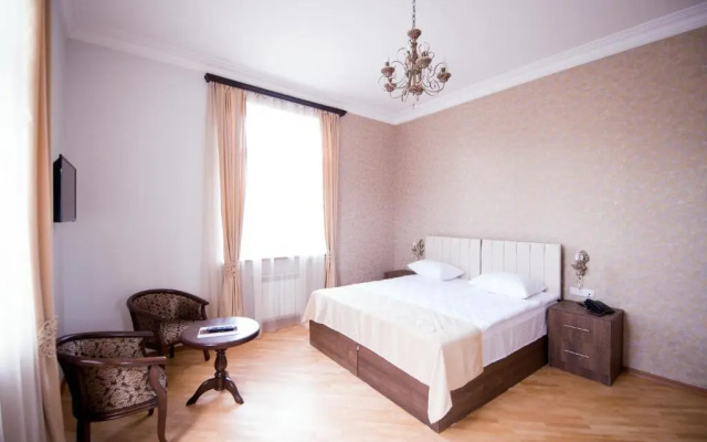 Royal Palace Hotel