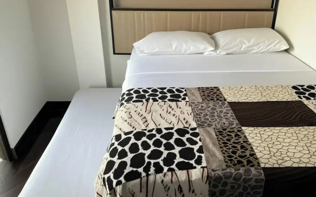 Aparta Suites Torre De Prado