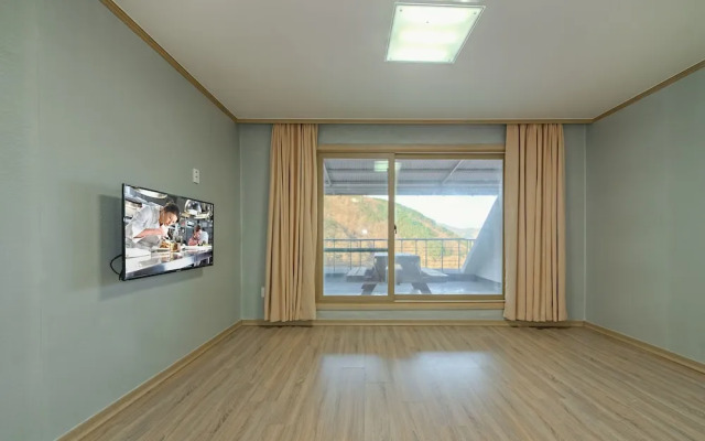 Sancheong Sinsegye Jirisan Resort