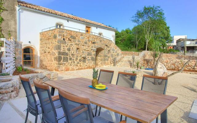 Villa MAY
