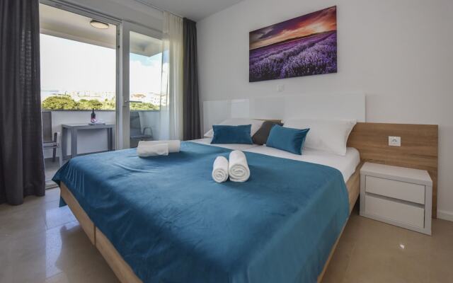 Pool Apartments & Rooms Mare