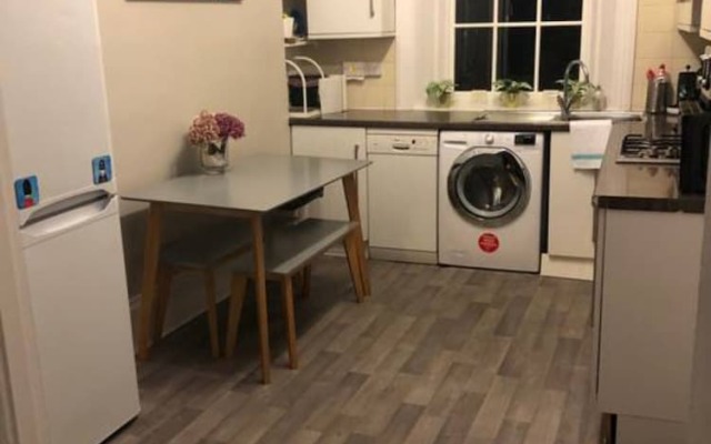 Stunning, Spacious Townhouse Moments From Camden