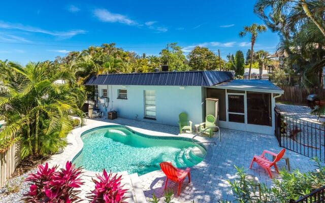 Crescent Street 1138 A by Vtrips