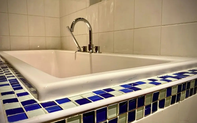 Sleeps10-parking-garden-hottub-petfriendly