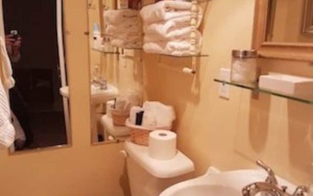 Homestead House Bed & Breakfast