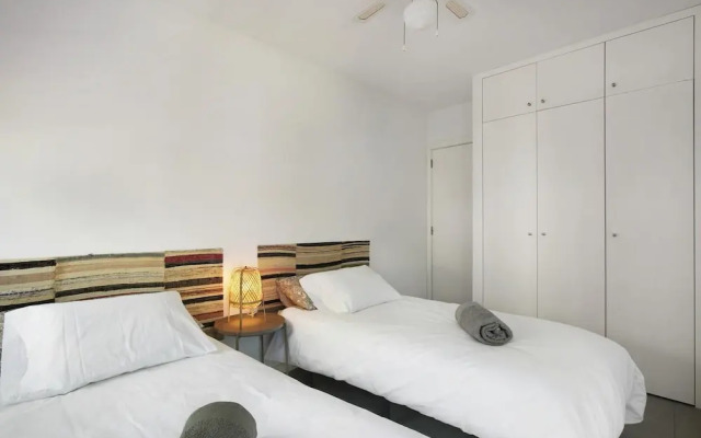 Beautiful Duplex Facing The Beach