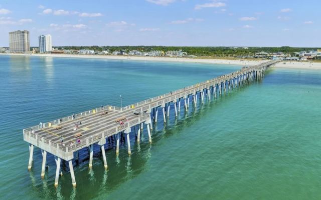 Cove Cottage - 3 Bedroom w/Private Pool. Sleeps 6. Quiet Community, Close to Fishing Marinas. 3 Home by RedAwning