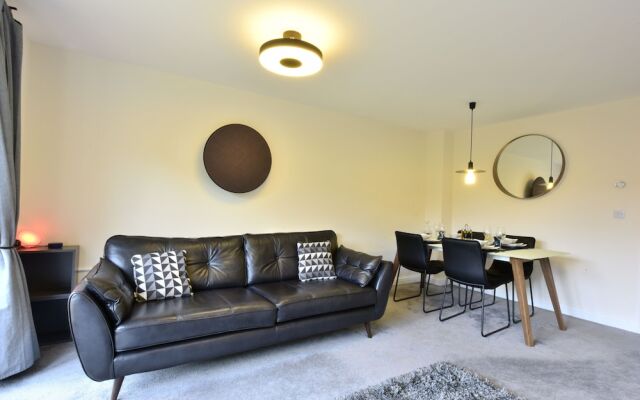 Villiers Road - modern family home by the golf course
